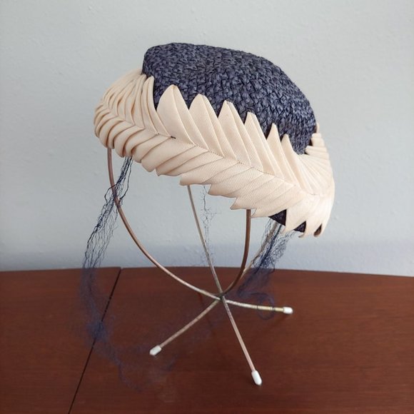 Vintage Accessories - Vintage Calot Capulet Hat